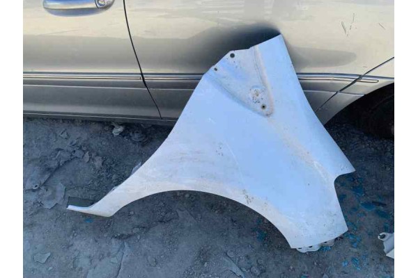 Recambio de aleta delantera derecha para toyota yaris 1.5 i 112 referencia OEM IAM   