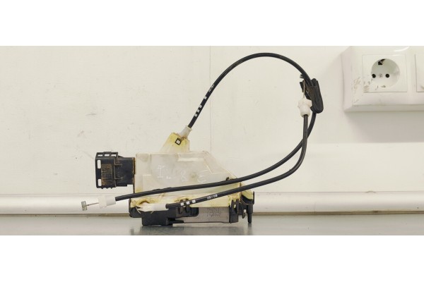 Recambio de cerradura puerta trasera izquierda para peugeot 308 1.4 i 100 referencia OEM IAM 729394  