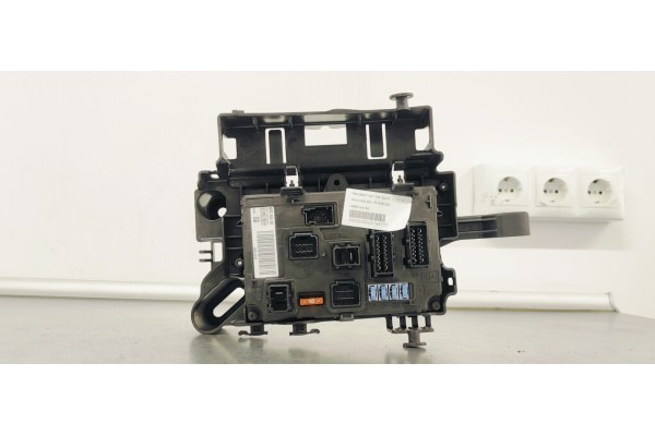 Recambio de caja reles / fusibles para peugeot 407 sw sport referencia OEM IAM 9656148180  