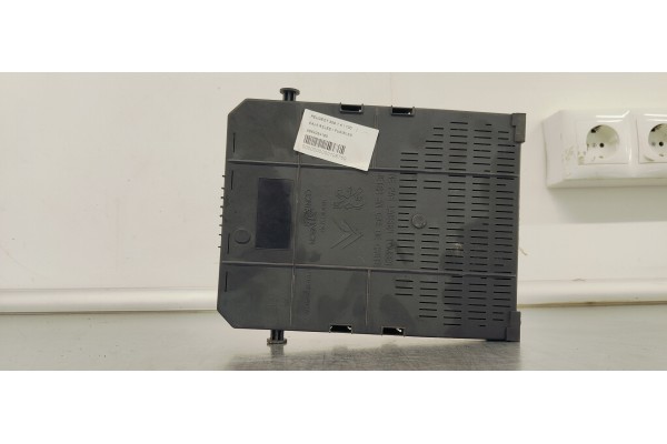 Recambio de caja reles / fusibles para peugeot 308 1.4 i 100 referencia OEM IAM 9664059180  