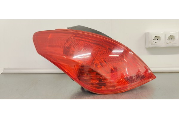 Recambio de piloto trasero izquierdo para peugeot 308 1.4 i 100 referencia OEM IAM 9680425780  