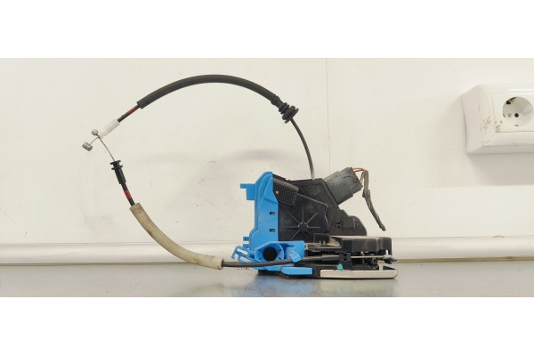 Recambio de cerradura puerta trasera derecha para kia cee´d 1.4 crdi 90 fap referencia OEM IAM 81420A2300  