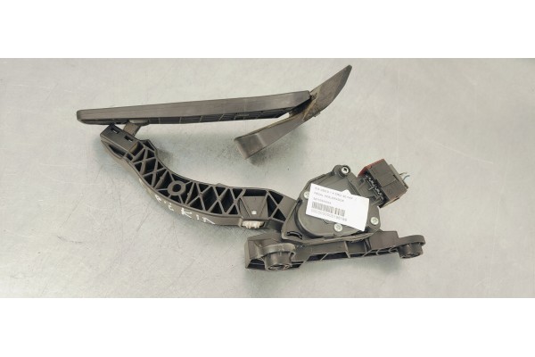 Recambio de pedal acelerador para kia cee´d 1.4 crdi 90 fap referencia OEM IAM 327003XXXX  