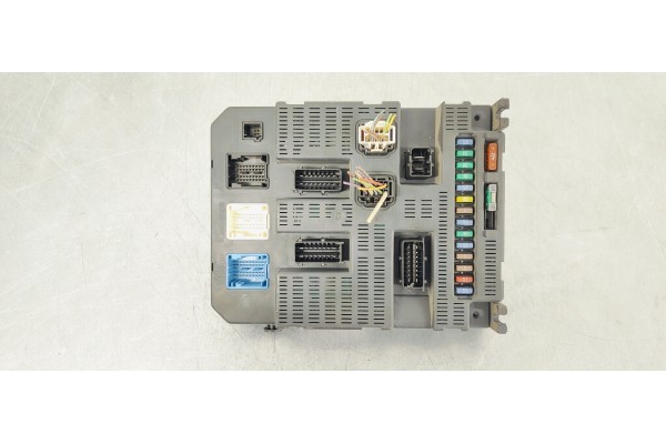 Recambio de caja reles / fusibles para peugeot 308 sport referencia OEM IAM 9663798180  