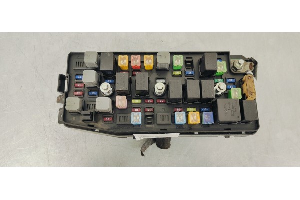 Recambio de caja reles / fusibles para chevrolet captiva 2.2 vcdi 184 4x4 fap referencia OEM IAM 95471068  