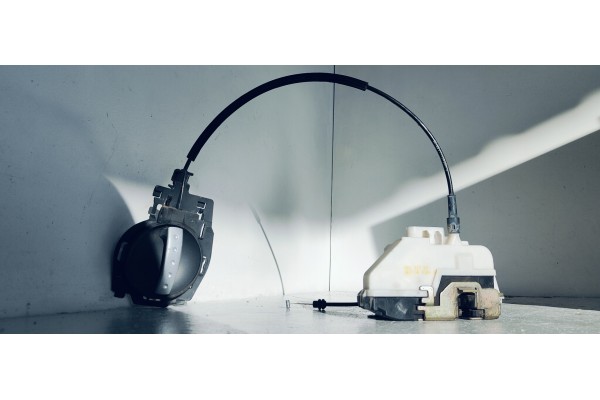 Recambio de cerradura puerta delantera izquierda para citroen c3 1.4 hdi exclusive referencia OEM IAM 46982980  