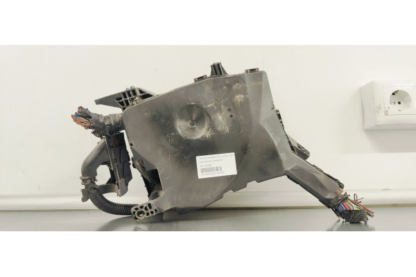 Recambio de caja reles / fusibles para toyota avensis (t27) 2.0 d4d 124 fap referencia OEM IAM 8211105N90  