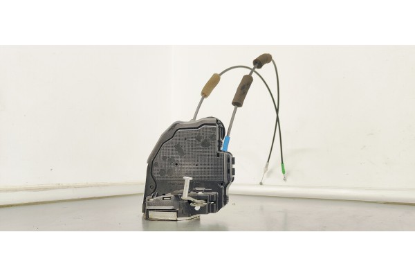 Recambio de cerradura puerta trasera derecha para toyota avensis (t27) 2.0 d4d 124 fap referencia OEM IAM UR3  