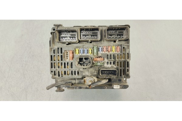 Recambio de caja reles / fusibles para citroen c4 berlina cool referencia OEM IAM 9661682980  