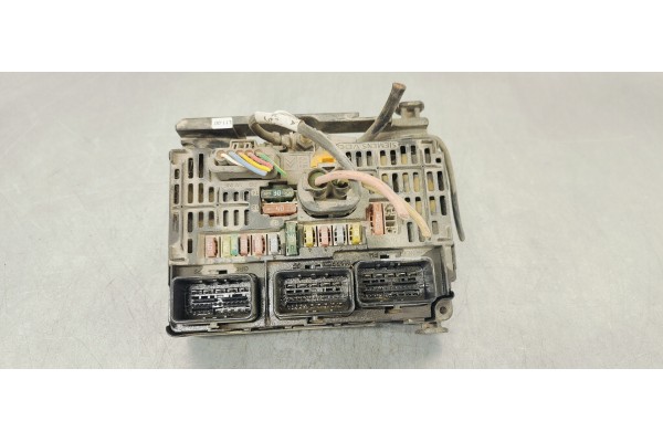 Recambio de caja reles / fusibles para citroen c4 berlina cool referencia OEM IAM 9661682980  