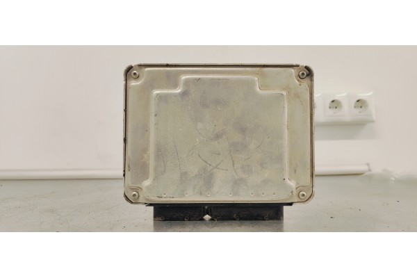 Recambio de centralita motor uce para audi a4 berlina (8e) referencia OEM IAM 0281011435  