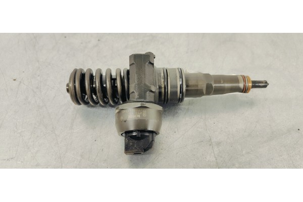 Recambio de inyector para seat ibiza (6l1) 1.9 tdi referencia OEM IAM 038130073AJ  