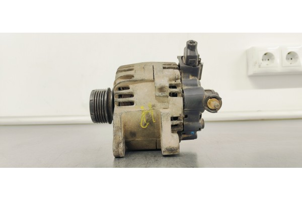 Recambio de alternador para hyundai i30 1.6crdi 90 referencia OEM IAM 373002A110  