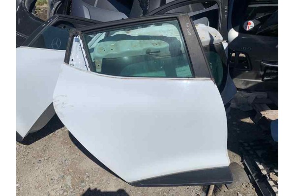 Recambio de puerta trasera derecha para renault clio iv 1.5 dci 75 fap referencia OEM IAM   