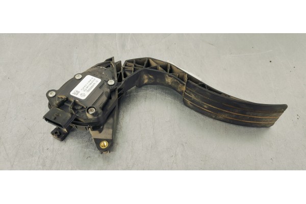 Recambio de pedal acelerador para renault clio iv 1.5 dci 75 fap referencia OEM IAM 180029347R  