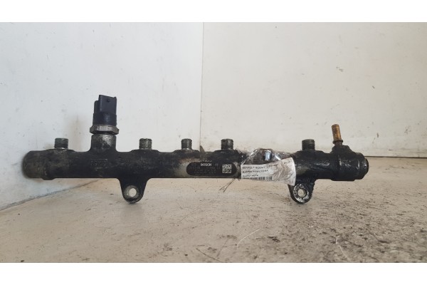 Recambio de rampa inyectora para renault scenic ii emotion referencia OEM IAM 0445214078  