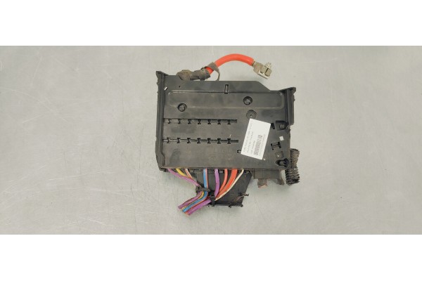 Recambio de caja reles / fusibles para ford focus lim. (cb8) 1.6 tdci referencia OEM IAM AV6T14A067BB  
