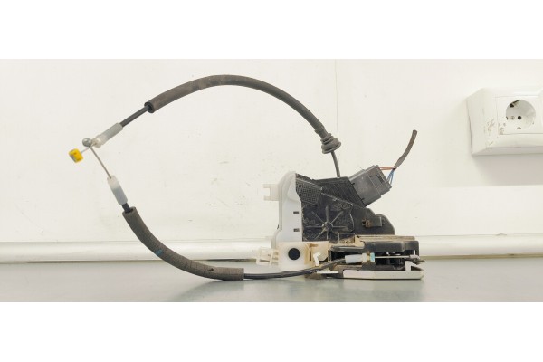 Recambio de cerradura puerta delantera derecha para kia carens ( ) 1.6 i 135 referencia OEM IAM 81320A4010  