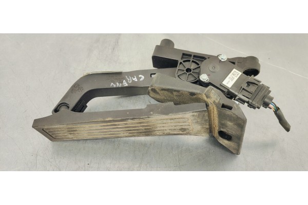 Recambio de pedal acelerador para kia carens ( ) 1.6 i 135 referencia OEM IAM DH32726A4000  