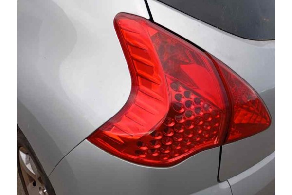 Recambio de piloto trasero izquierdo para peugeot 3008 1.6hdi 112 fap referencia OEM IAM   