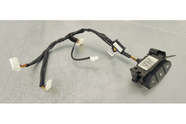 Recambio de mando volante para kia carens ( ) 1.6 i 135 referencia OEM IAM 56100A4530CC2  
