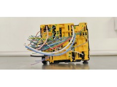 Recambio de caja reles / fusibles para peugeot 5008 1.6 i turbo 180 fap referencia OEM IAM 9804846880  