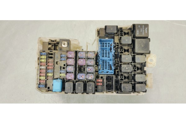 Recambio de caja reles / fusibles para mazda 5 berl. (cr) referencia OEM IAM   