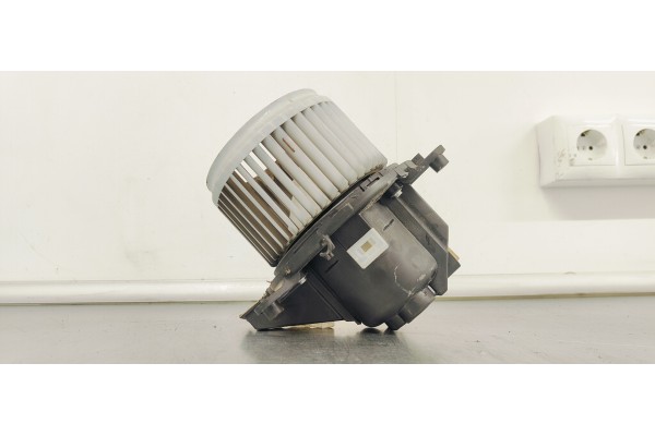Recambio de ventilador calefaccion para peugeot 5008 1.6 i turbo 180 fap referencia OEM IAM 5P1300000  