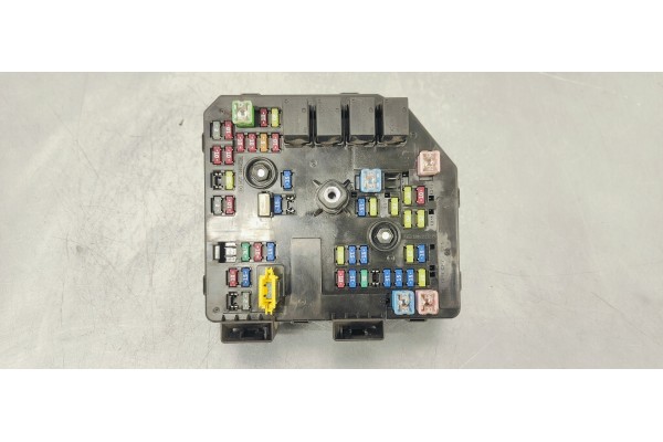 Recambio de caja reles / fusibles para chevrolet captiva 2.2 vcdi 184 4x4 fap referencia OEM IAM 95202005  
