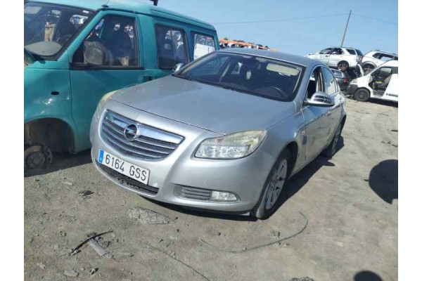 opel insignia berlina del año 2011