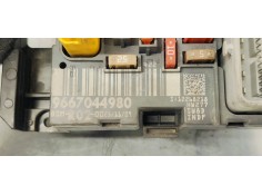 Recambio de caja reles / fusibles para peugeot 3008 1.6 hdi 110 fap referencia OEM IAM 9667044980  