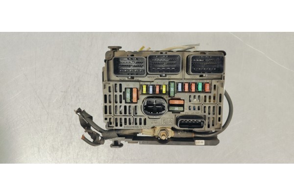 Recambio de caja reles / fusibles para peugeot 407 st sport referencia OEM IAM 9656086180  