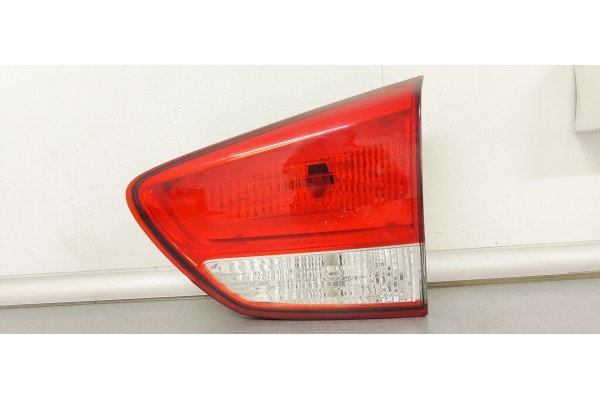 Recambio de piloto trasero derecho interior para kia carens ( ) 1.6 i 135 referencia OEM IAM 92404A4010  