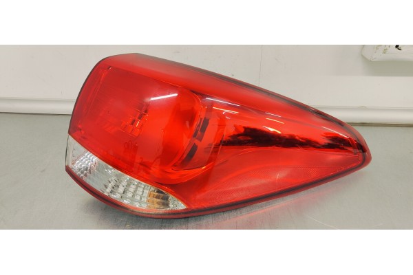 Recambio de piloto trasero derecho para kia carens ( ) 1.6 i 135 referencia OEM IAM 92402A4010  