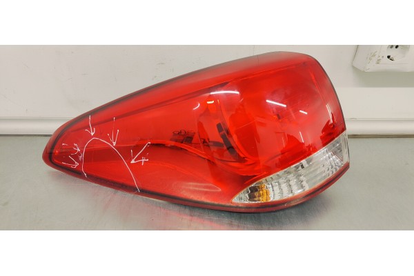 Recambio de piloto trasero izquierdo para kia carens ( ) 1.6 i 135 referencia OEM IAM 92401A4010  