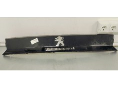 Recambio de molduras traseras para peugeot 5008 1.6 i turbo 180 fap referencia OEM IAM 9814790977  