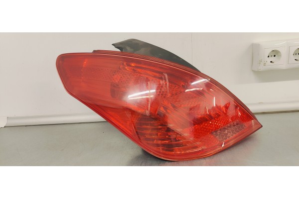Recambio de piloto trasero izquierdo para peugeot 308 sport referencia OEM IAM 9680425780  