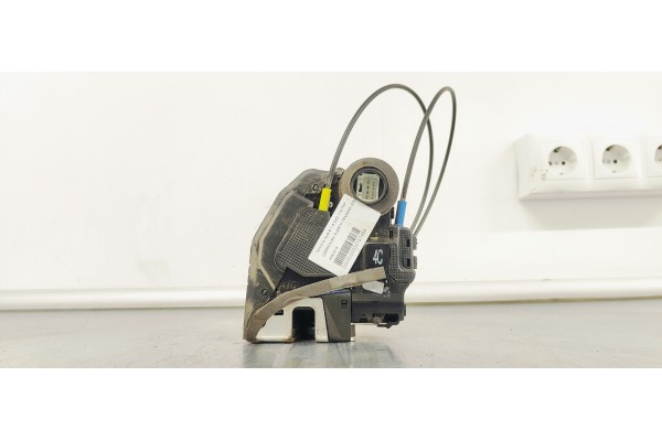 Recambio de cerradura puerta trasera izquierda para toyota auris 1.6 d4d 112 fap referencia OEM IAM A084219  