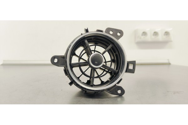Recambio de rejilla aireadora para toyota auris 1.6 d4d 112 fap referencia OEM IAM 5556862280  
