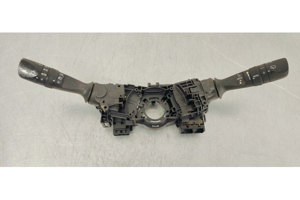Recambio de mando multifuncion para toyota auris 1.6 d4d 112 fap referencia OEM IAM 17F852  