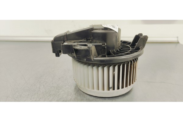 Recambio de motor calefaccion para toyota auris 1.6 d4d 112 fap referencia OEM IAM AV2727008085  