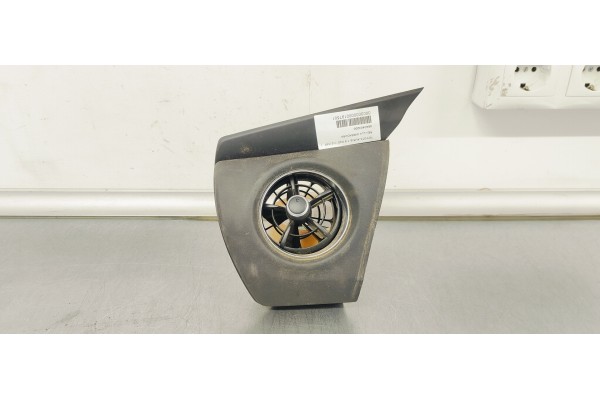 Recambio de rejilla aireadora para toyota auris 1.6 d4d 112 fap referencia OEM IAM 5540402200  