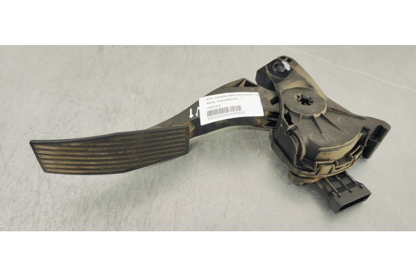 Recambio de pedal acelerador para opel insignia berlina 2.0cdti 130 fap referencia OEM IAM 13237352  