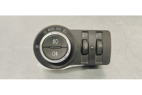 Recambio de mando luces para opel insignia berlina 2.0cdti 130 fap referencia OEM IAM 13268702  