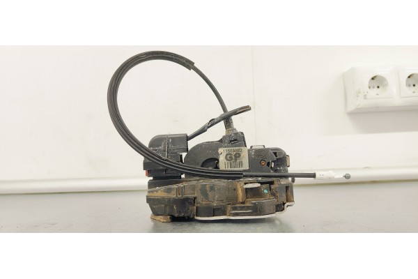 Recambio de cerradura puerta delantera derecha para opel insignia berlina 2.0cdti 130 fap referencia OEM IAM 13503802  