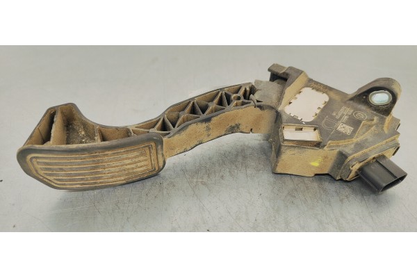 Recambio de pedal acelerador para toyota auris 1.6 d4d 112 fap referencia OEM IAM 781100W040  