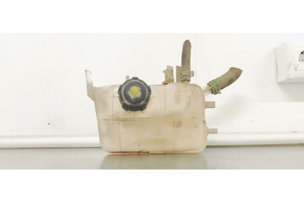 Recambio de deposito expansion para renault megane iii berlina 5 p 1.5dci 110 fap referencia OEM IAM 217100005R  