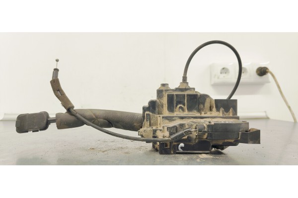 Recambio de cerradura puerta trasera derecha para renault scenic iii 1.5dci 85 referencia OEM IAM 825020033R  