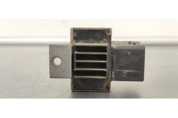 Recambio de caja precalentamiento para dacia sandero 1.5 dci 85 referencia OEM IAM 9640469680  