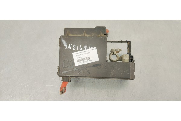 Recambio de caja reles / fusibles para opel insignia berlina 2.0cdti 130 fap referencia OEM IAM 13285113  